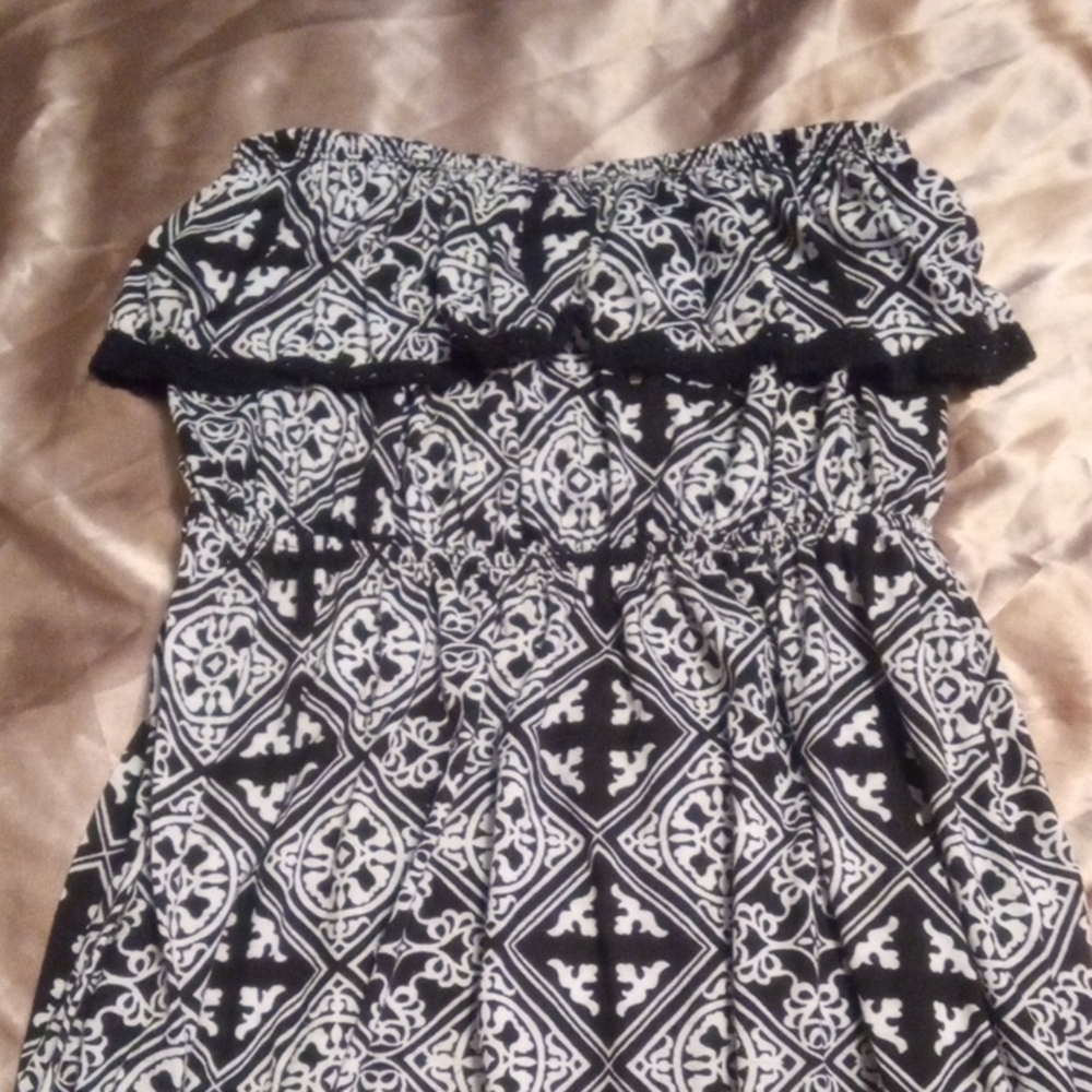Faded Glory Black and White Off the Shoulder Pleated Sundress - Picture 2 of 6
